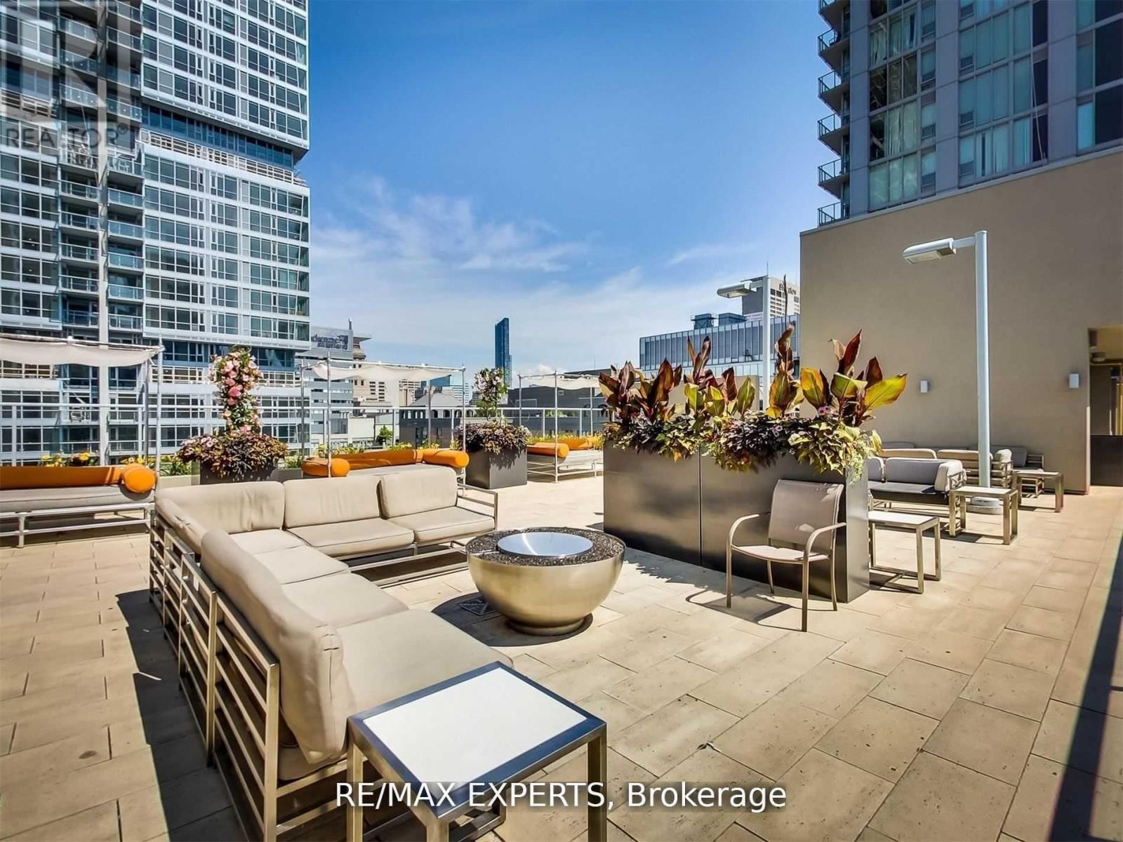 302 - 126 SIMCOE STREET Image 33