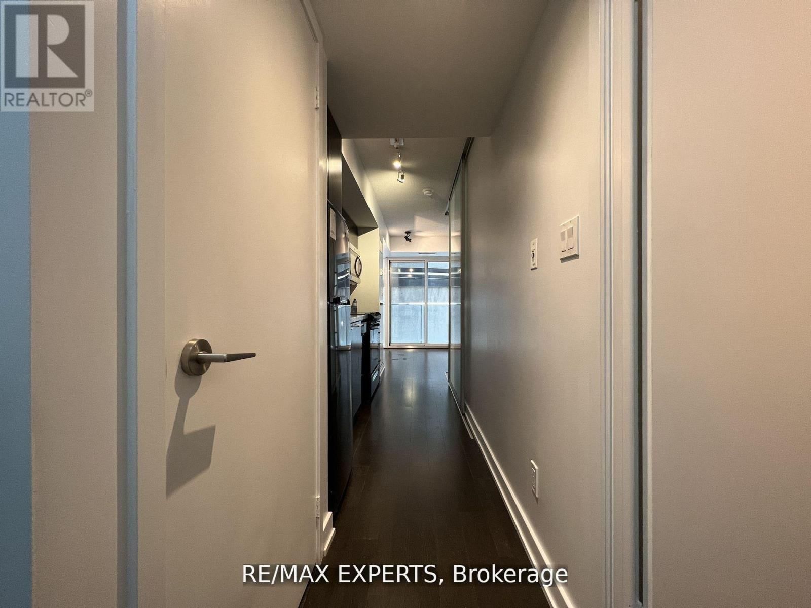 302 - 126 SIMCOE STREET Image 8