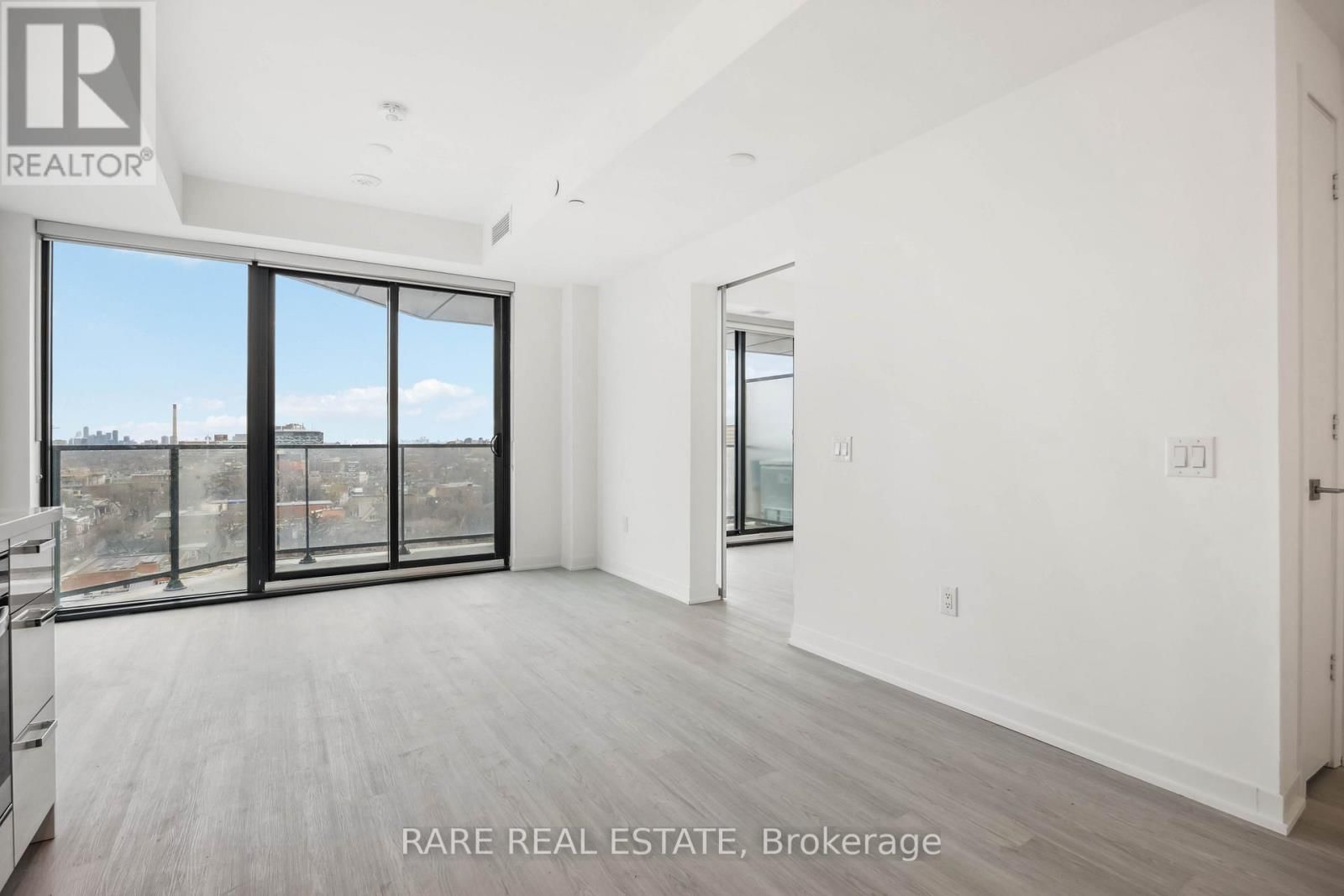 1101 - 195 MCCAUL STREET Image 3