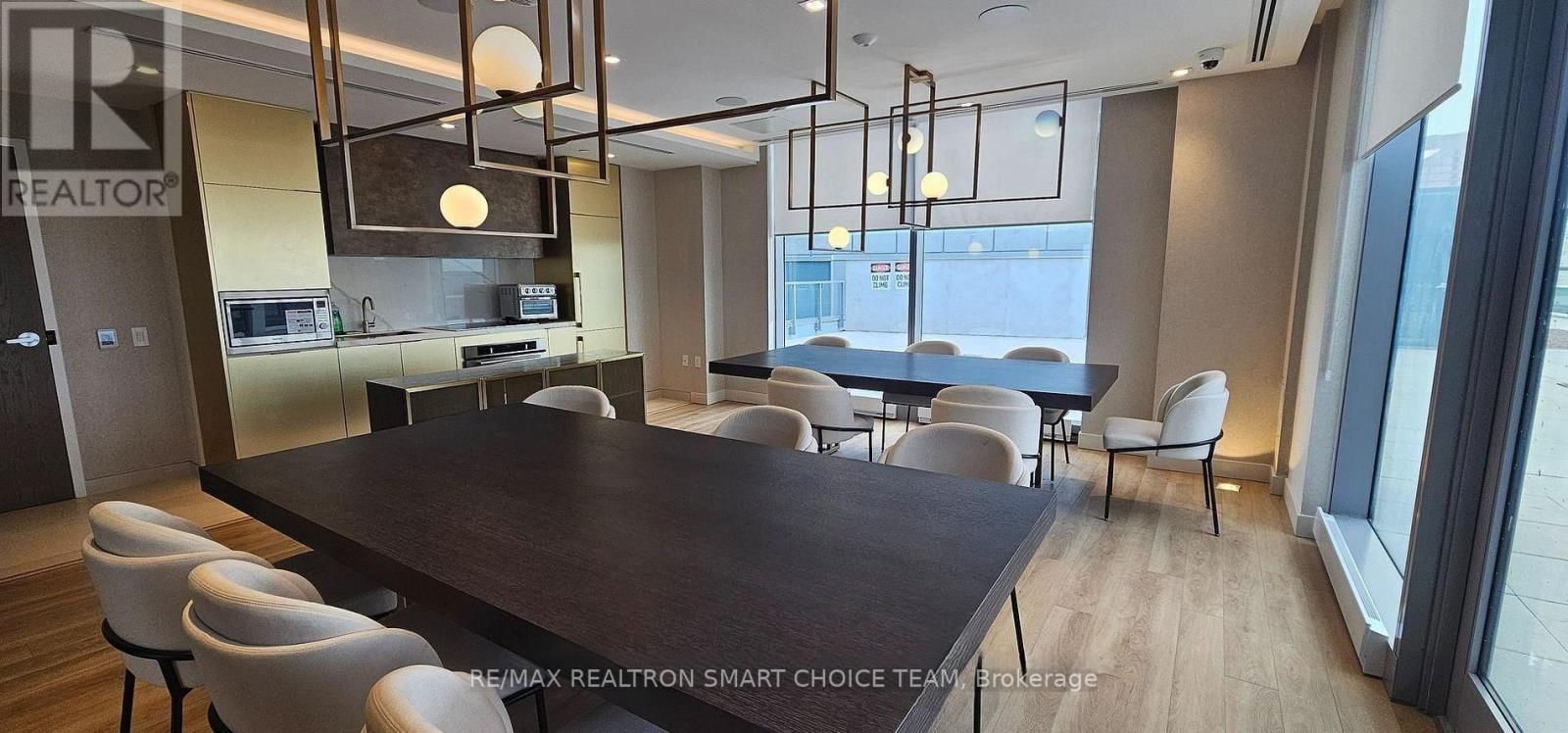 2610 - 8 OLYMPIC GARDEN DRIVE Image 32