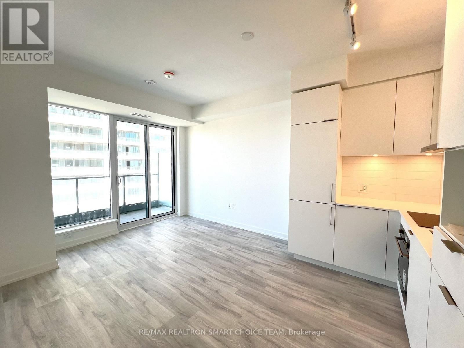 2610 - 8 OLYMPIC GARDEN DRIVE Image 6