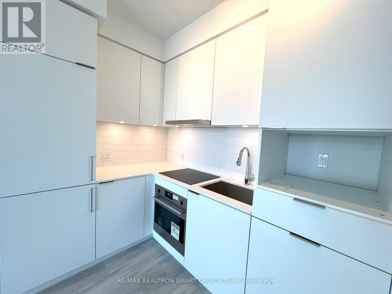 2610 - 8 OLYMPIC GARDEN DRIVE Image 7