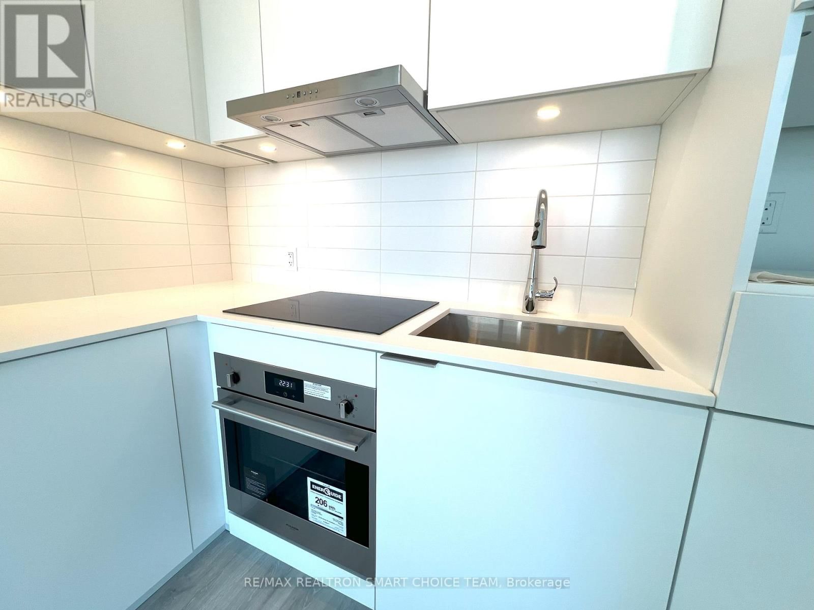 2610 - 8 OLYMPIC GARDEN DRIVE Image 8