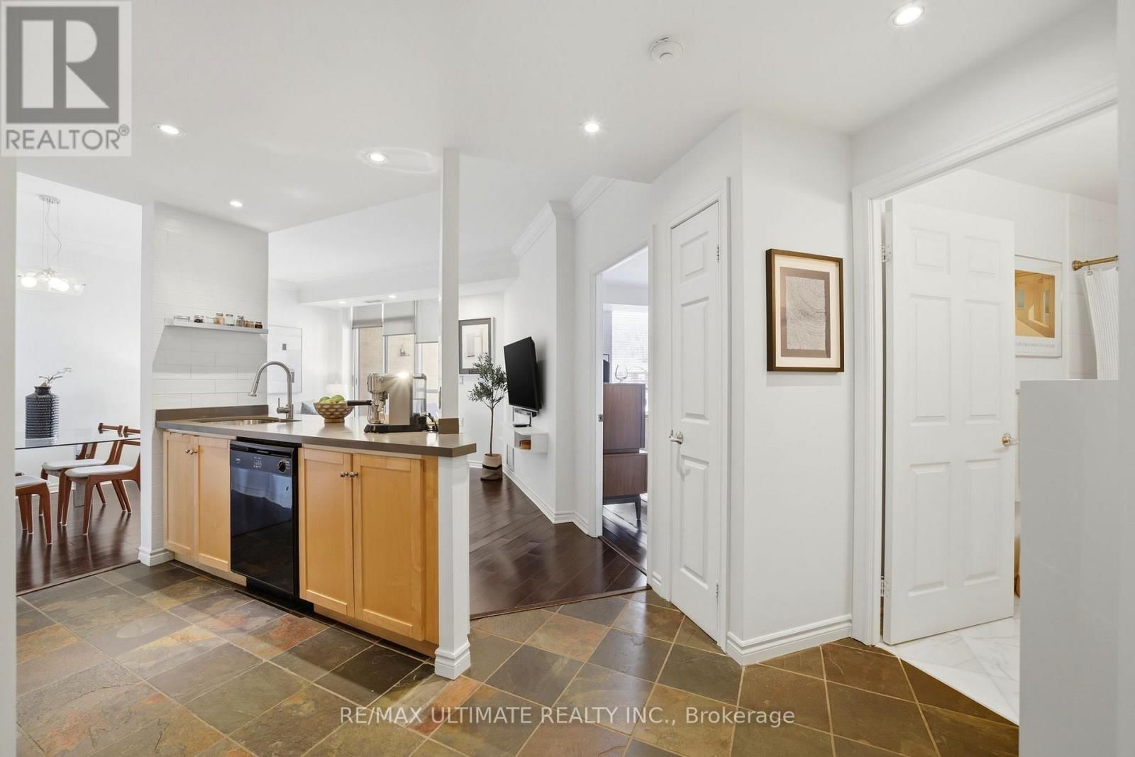 405 - 1750 BAYVIEW AVENUE Image 11