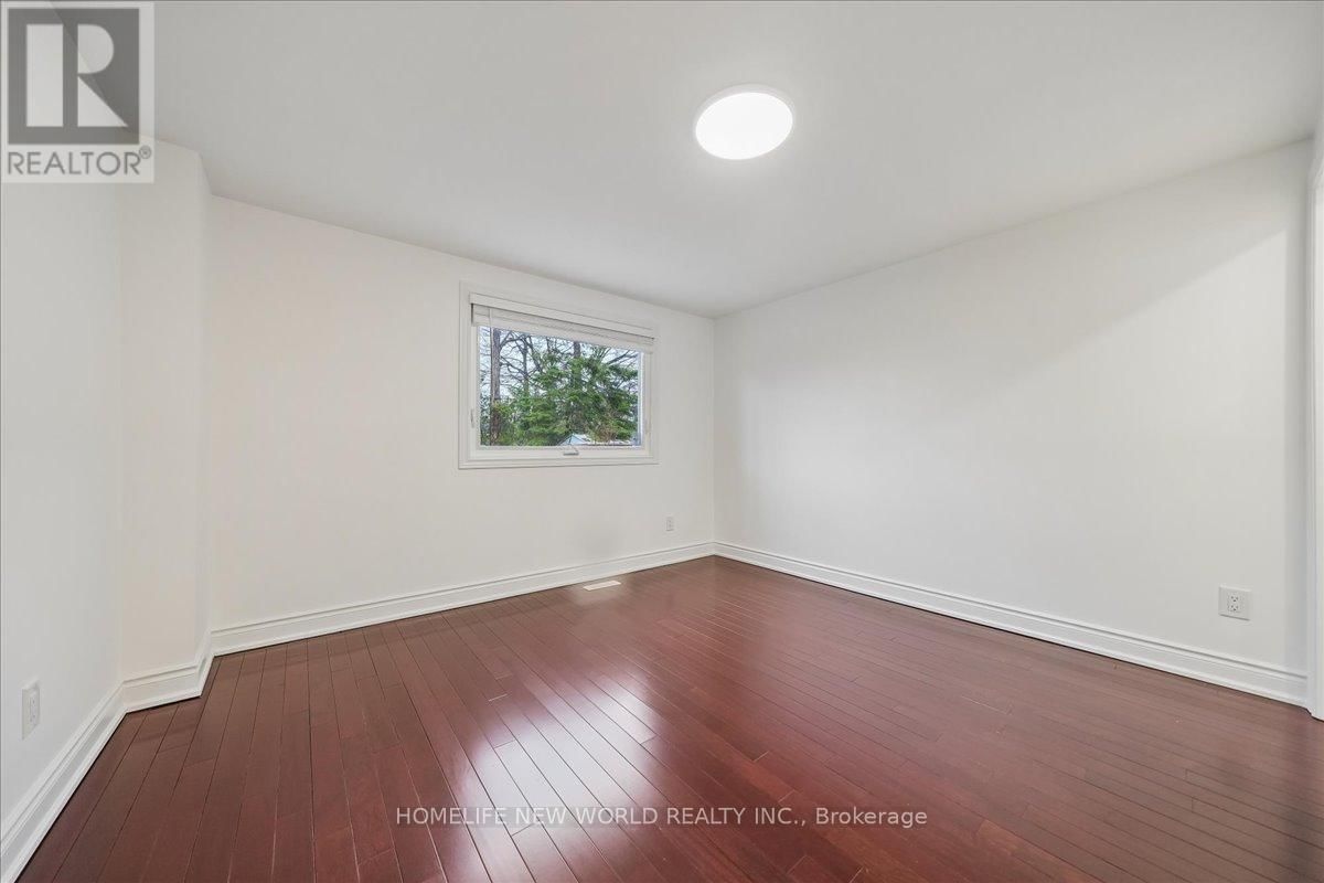 16 FLAVIAN CRESCENT Image 2