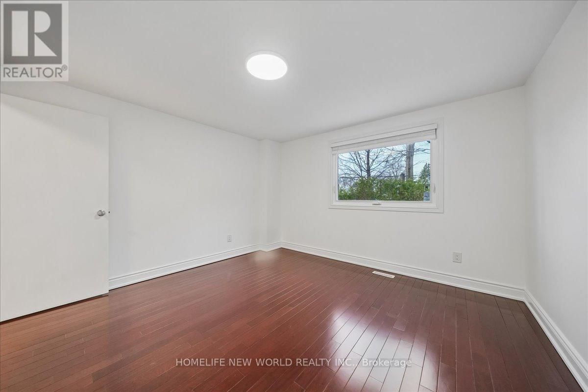 16 FLAVIAN CRESCENT Image 3