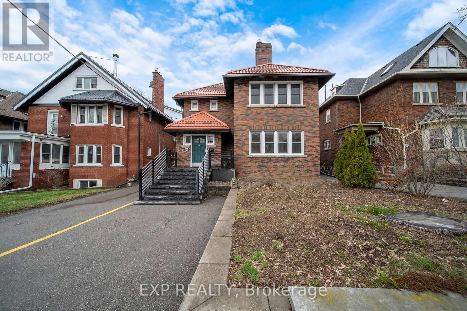 896 AVENUE ROAD Image 1