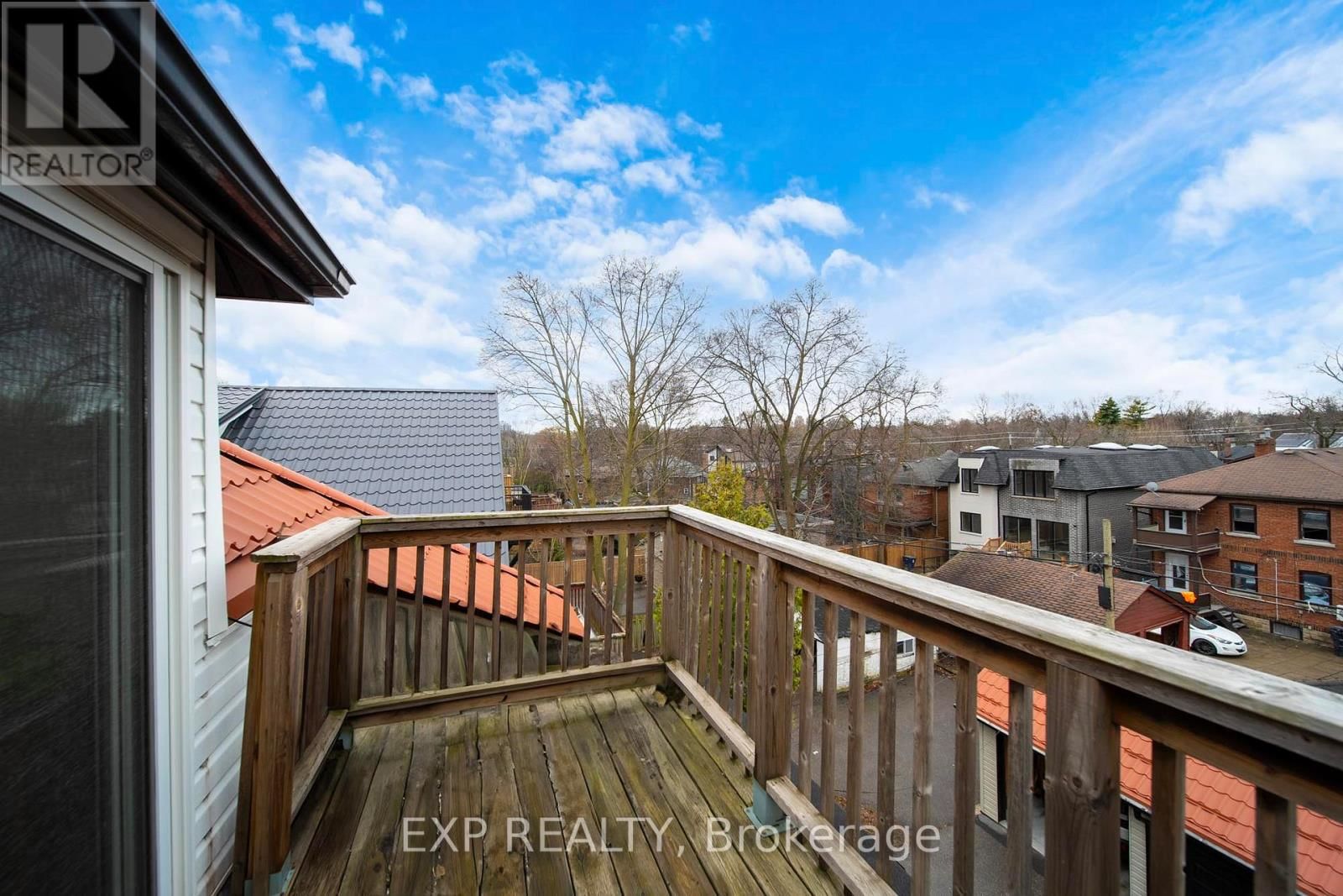 896 AVENUE ROAD Image 13