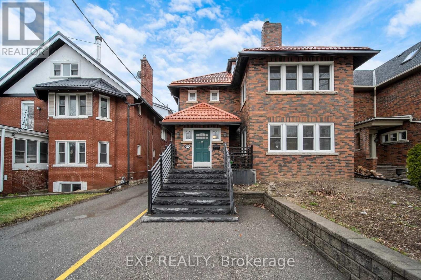 896 AVENUE ROAD Image 2