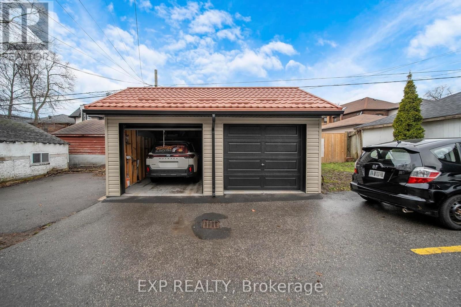 896 AVENUE ROAD Image 24