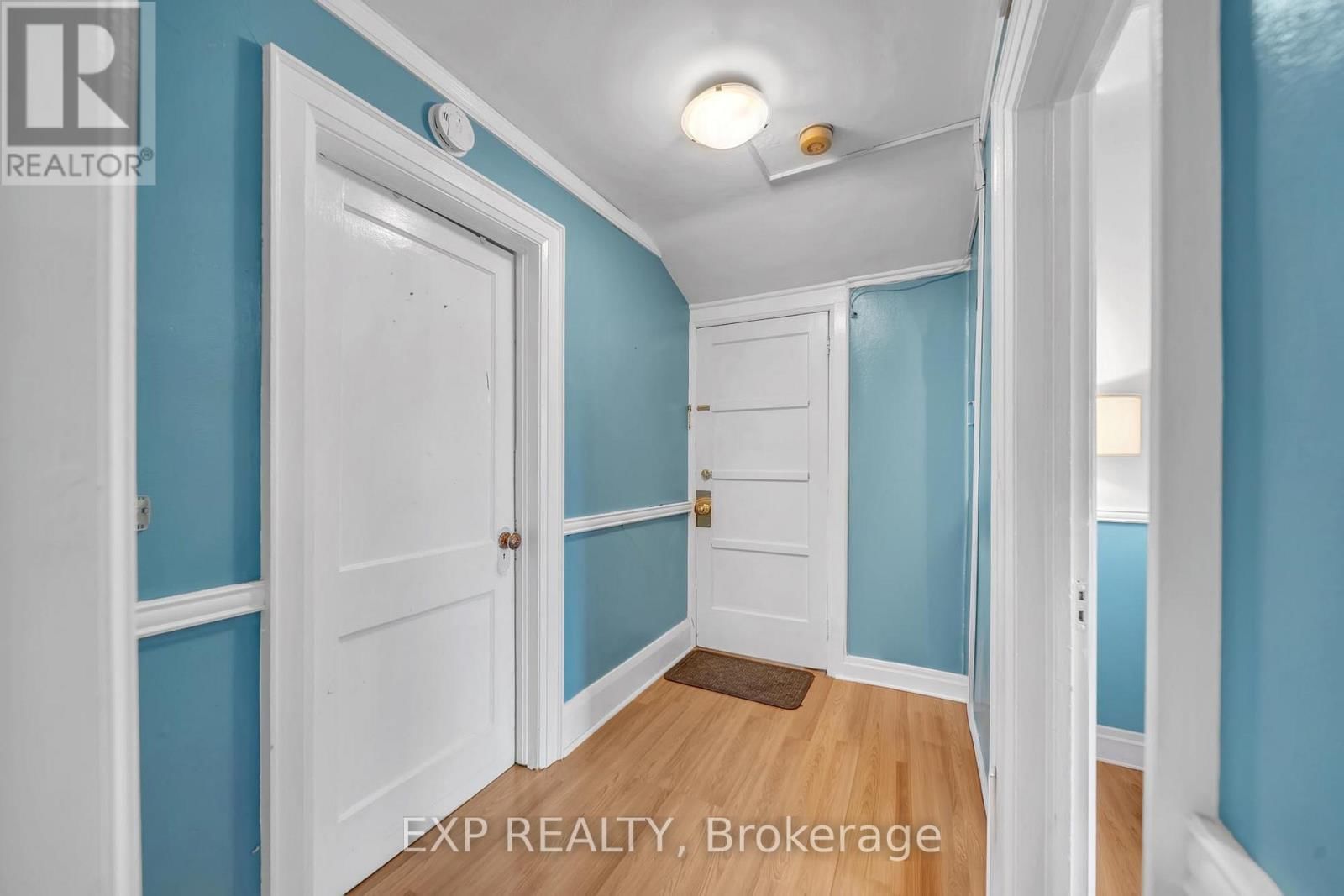 896 AVENUE ROAD Image 3