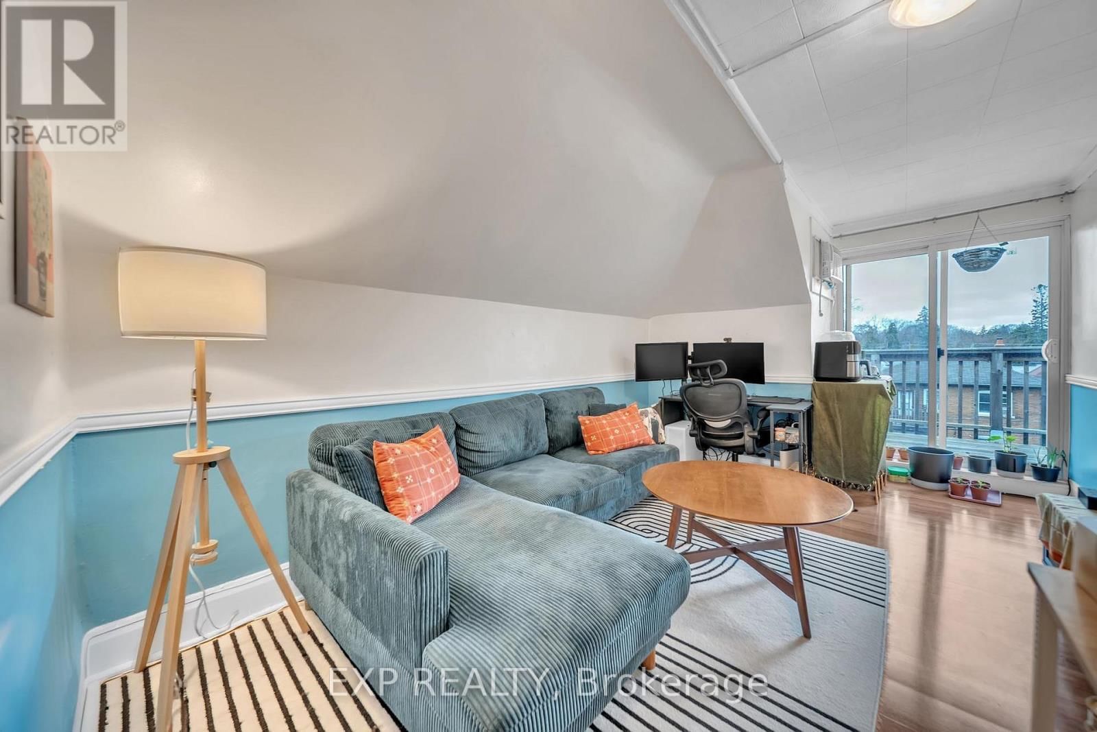 896 AVENUE ROAD Image 5