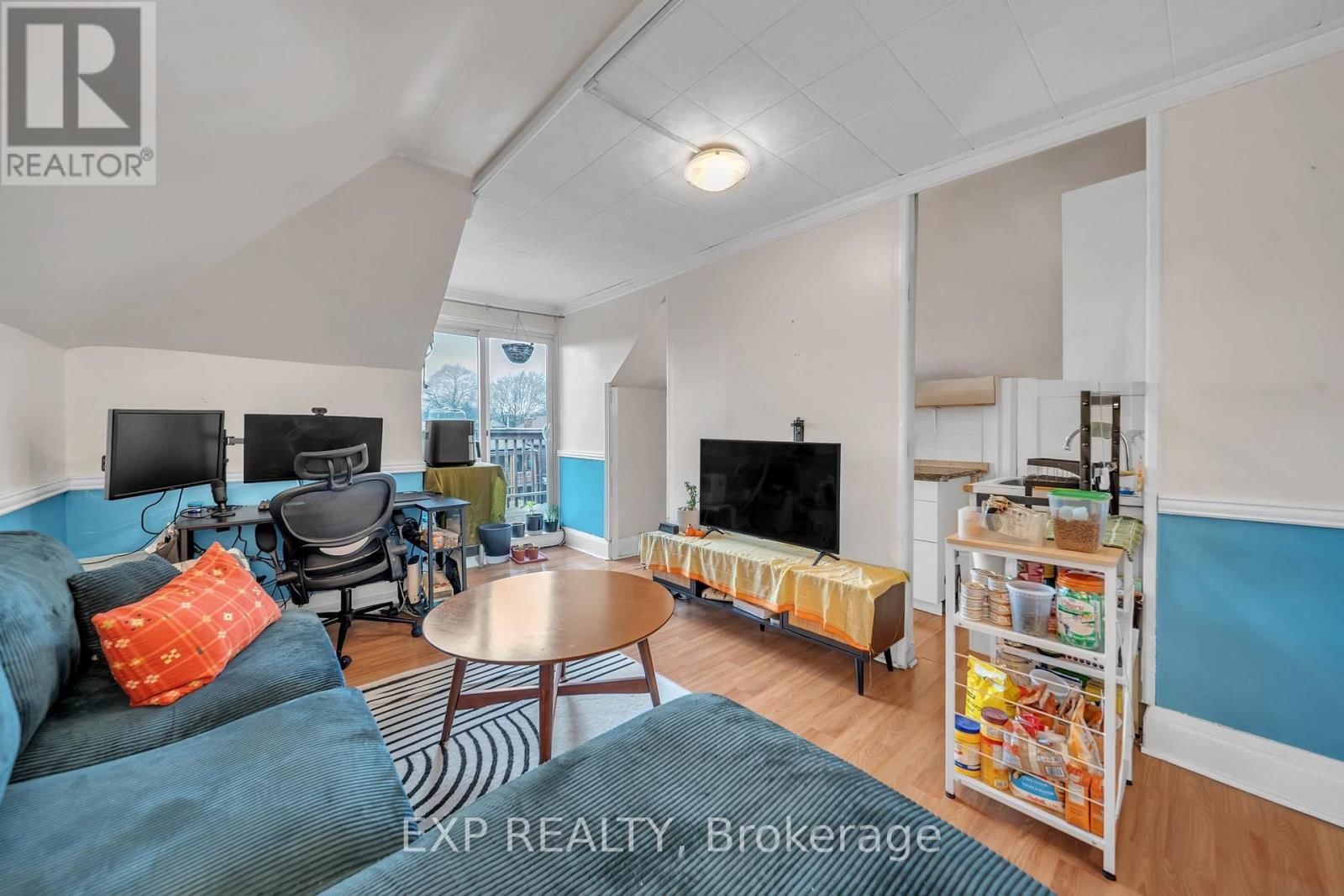 896 AVENUE ROAD Image 7