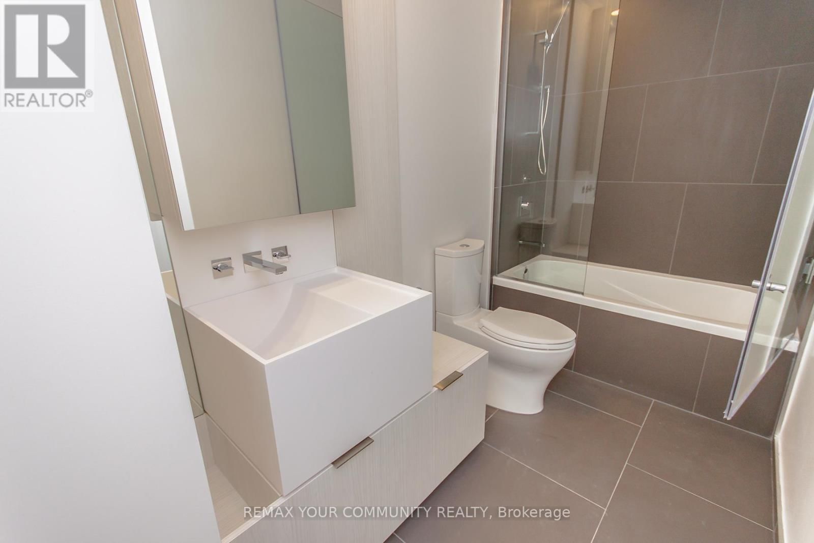 4604 - 1 BLOOR STREET EAST Image 10