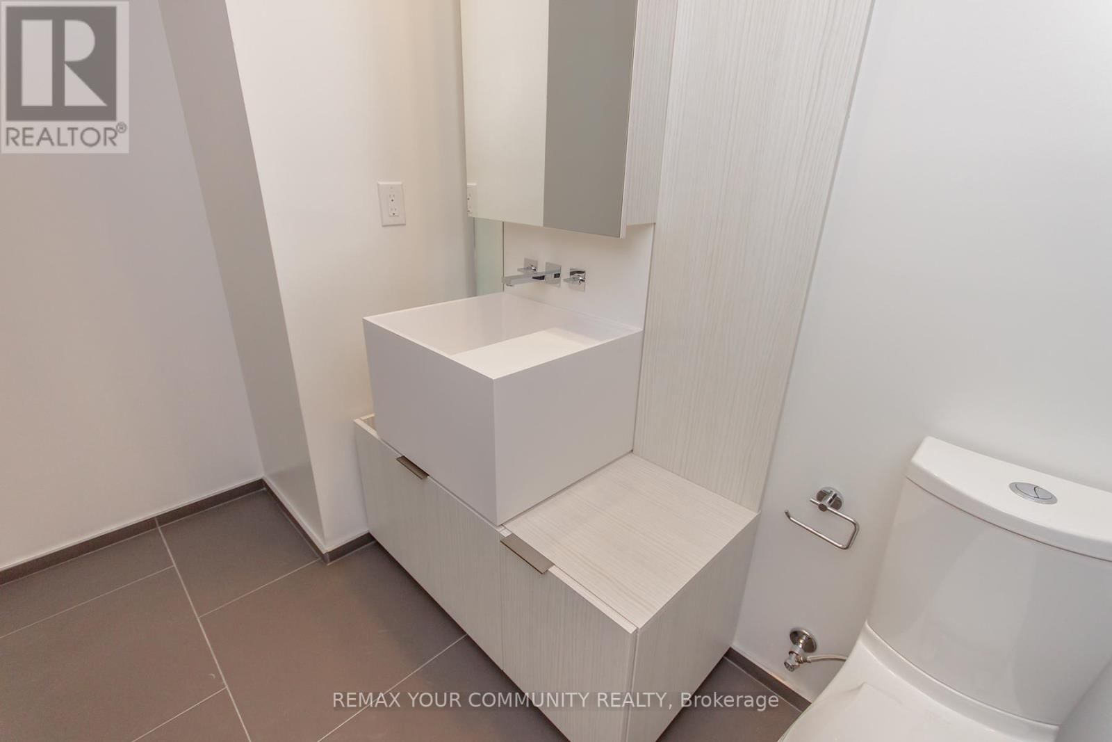 4604 - 1 BLOOR STREET EAST Image 11