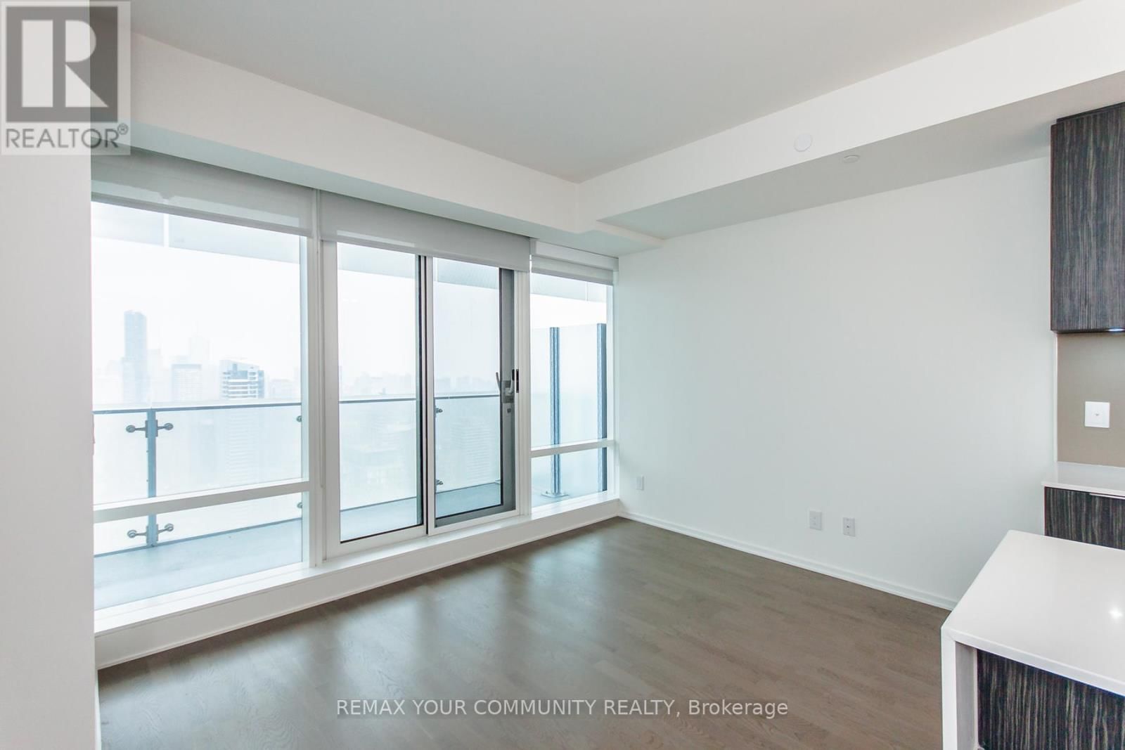 4604 - 1 BLOOR STREET EAST Image 16