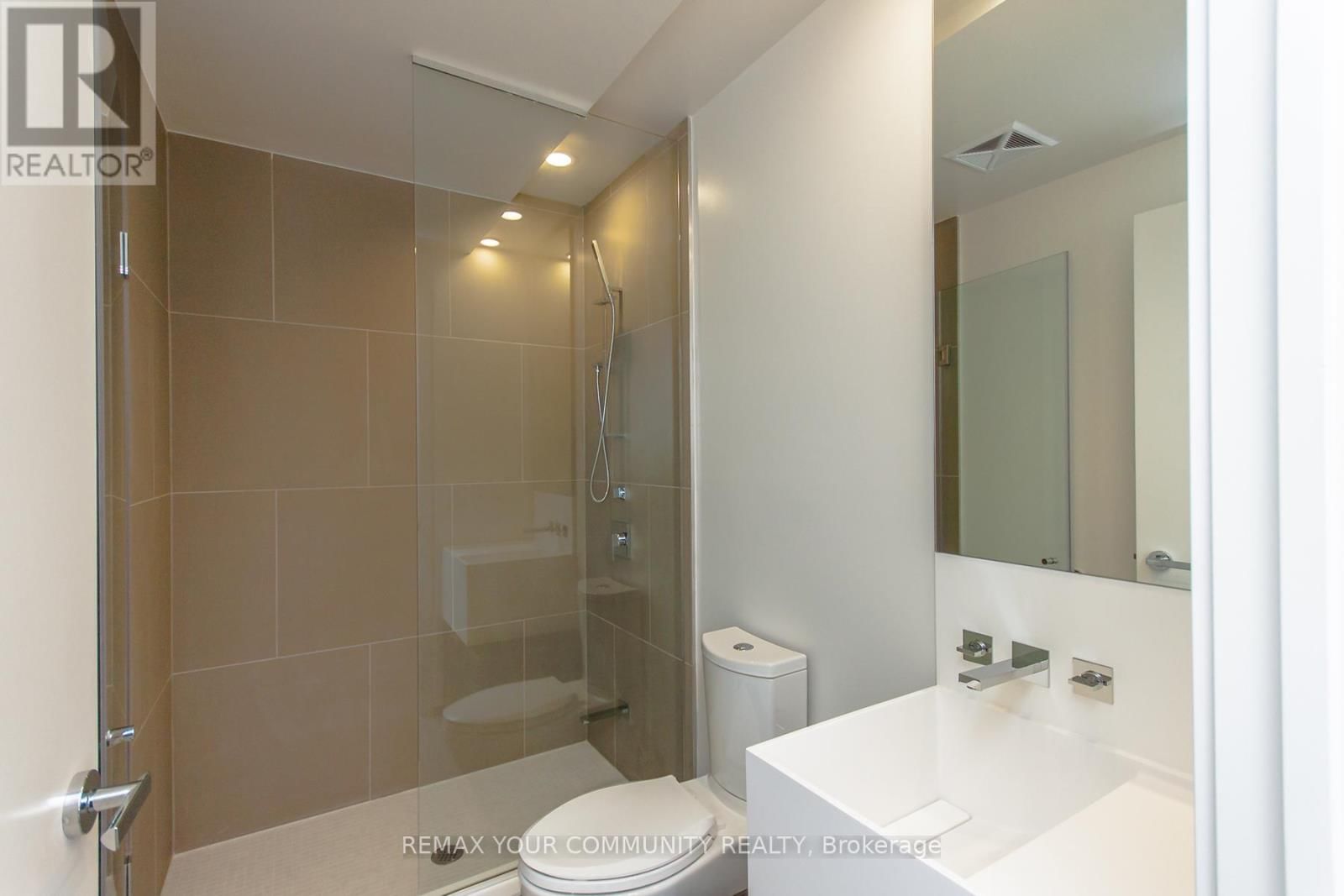 4604 - 1 BLOOR STREET EAST Image 7