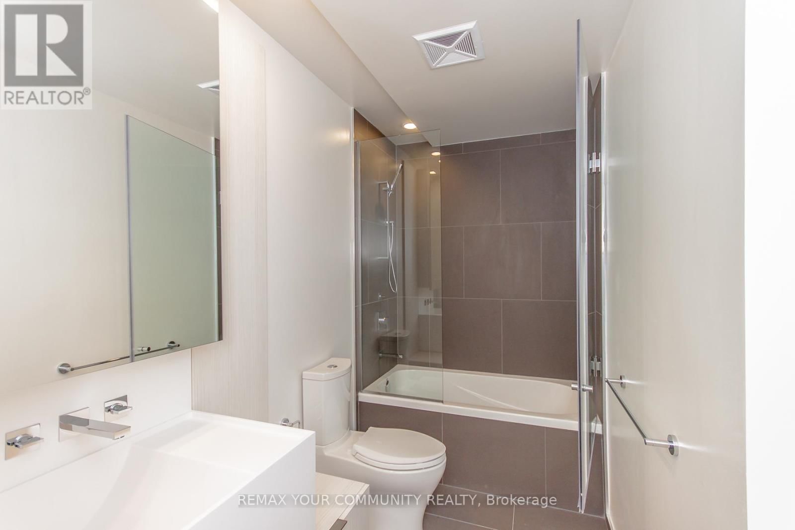 4604 - 1 BLOOR STREET EAST Image 9