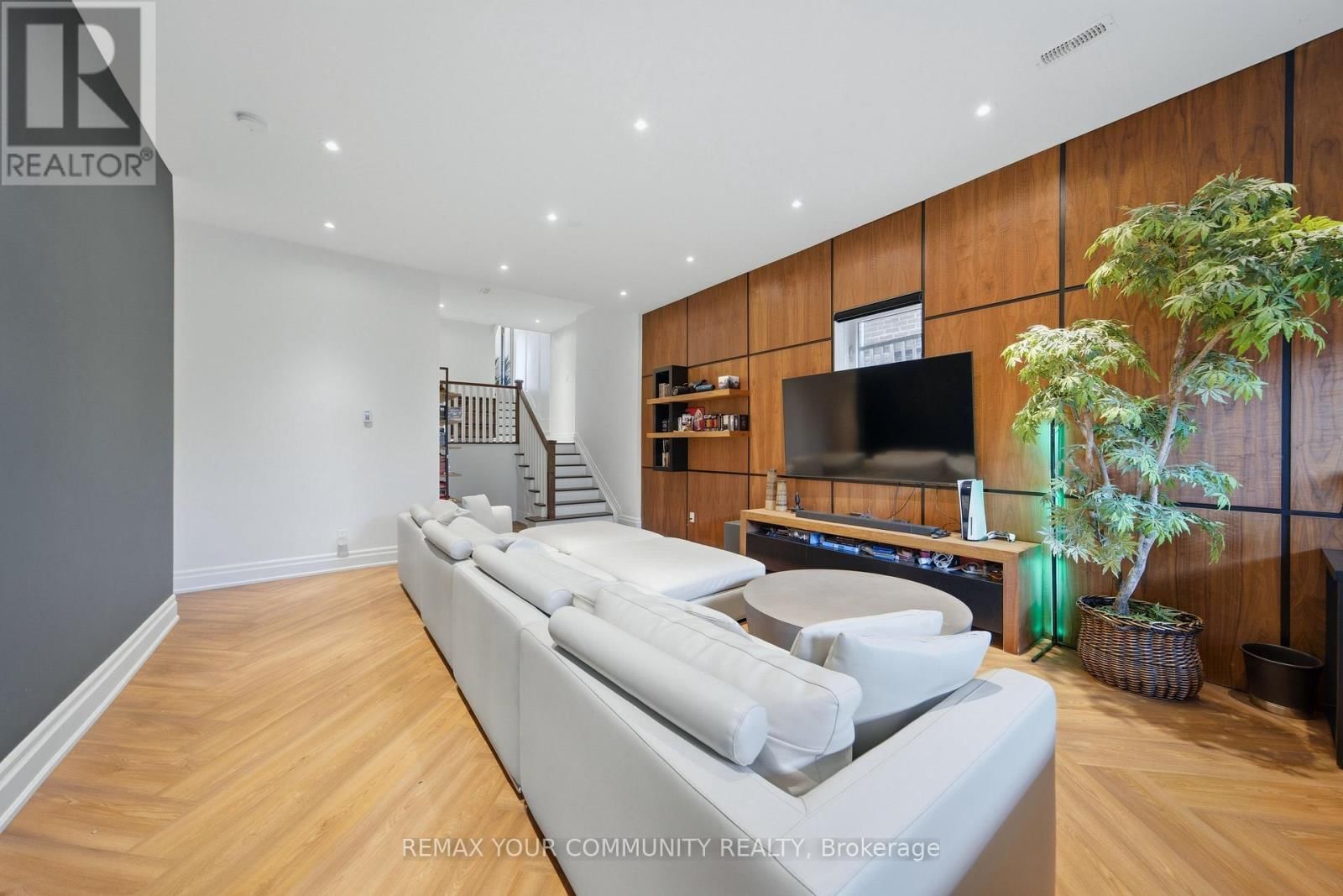 116 FRONTENAC AVENUE Image 41