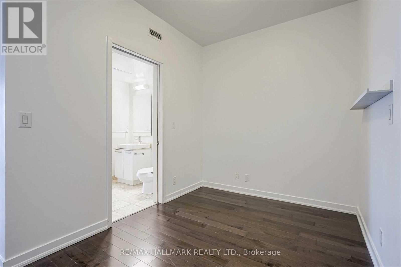 2303 - 12 YORK STREET Image 12