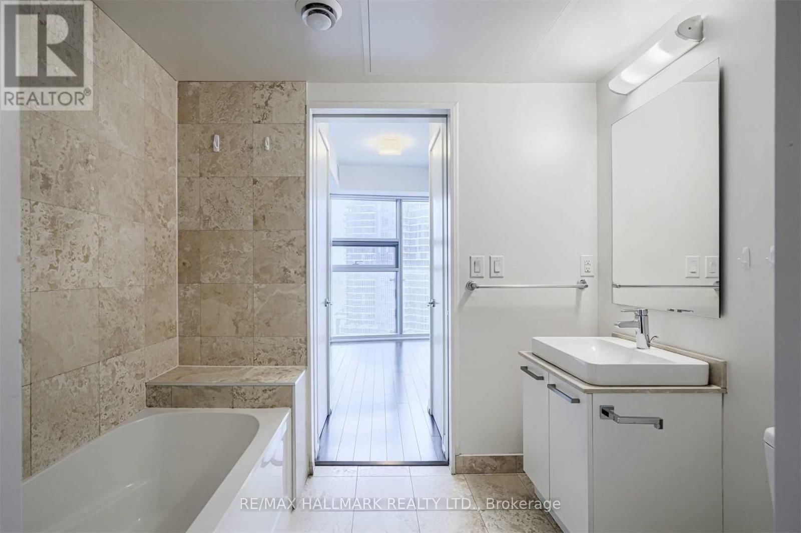 2303 - 12 YORK STREET Image 13