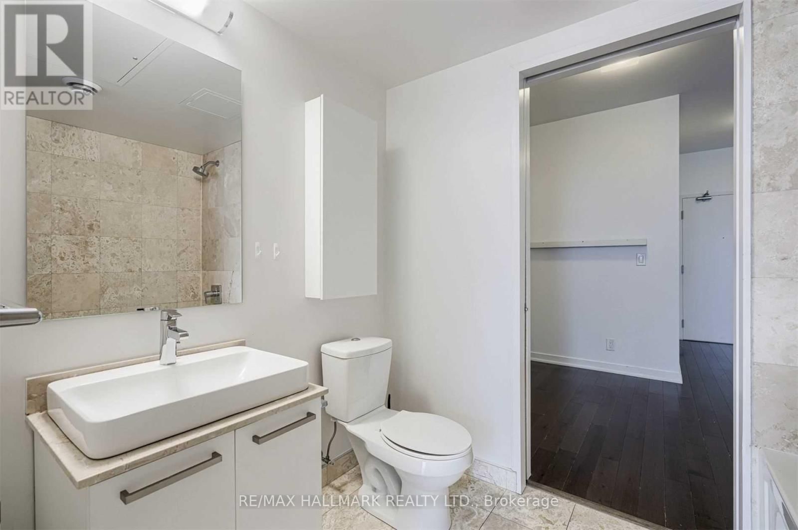 2303 - 12 YORK STREET Image 14