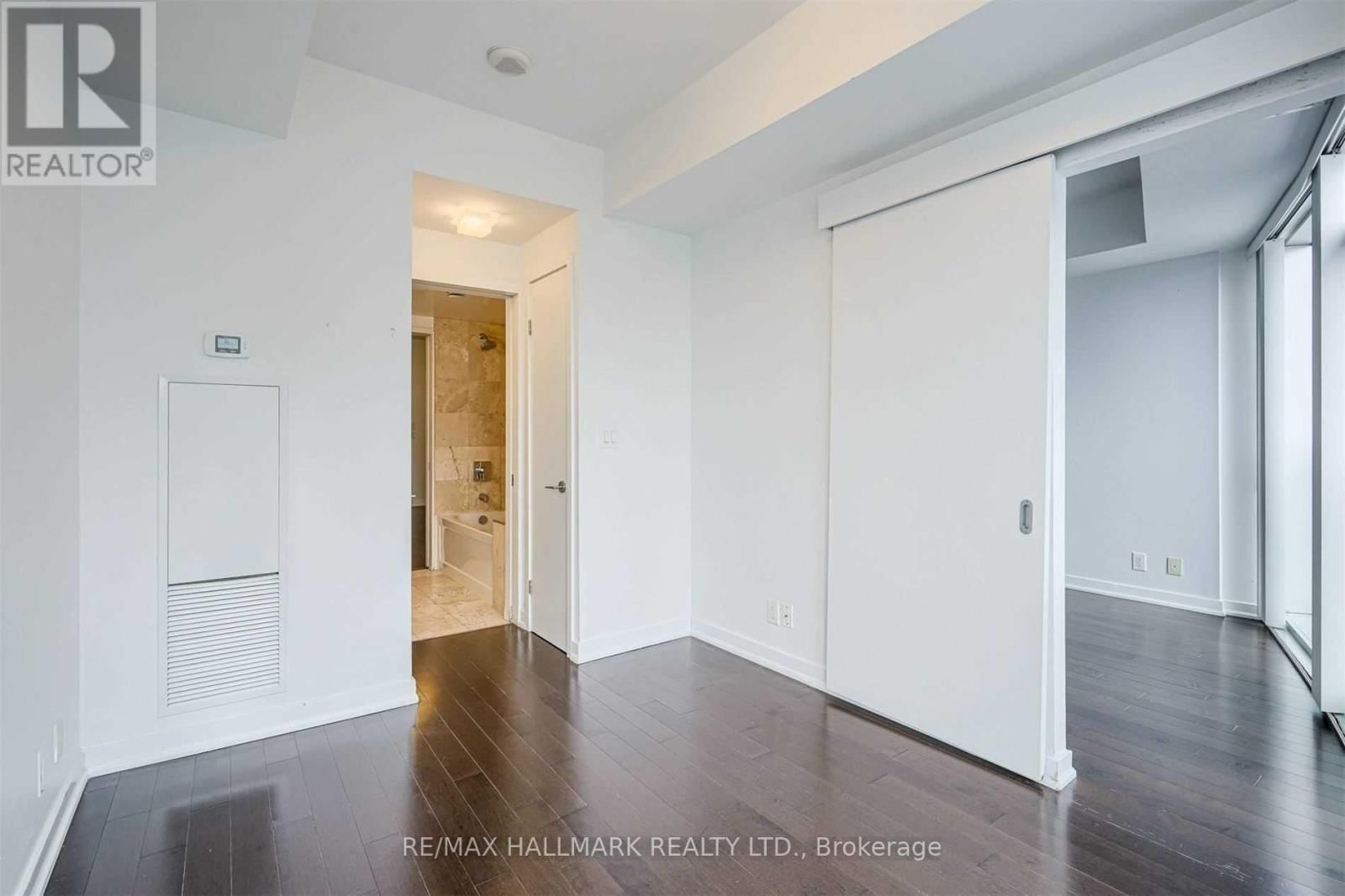 2303 - 12 YORK STREET Image 15