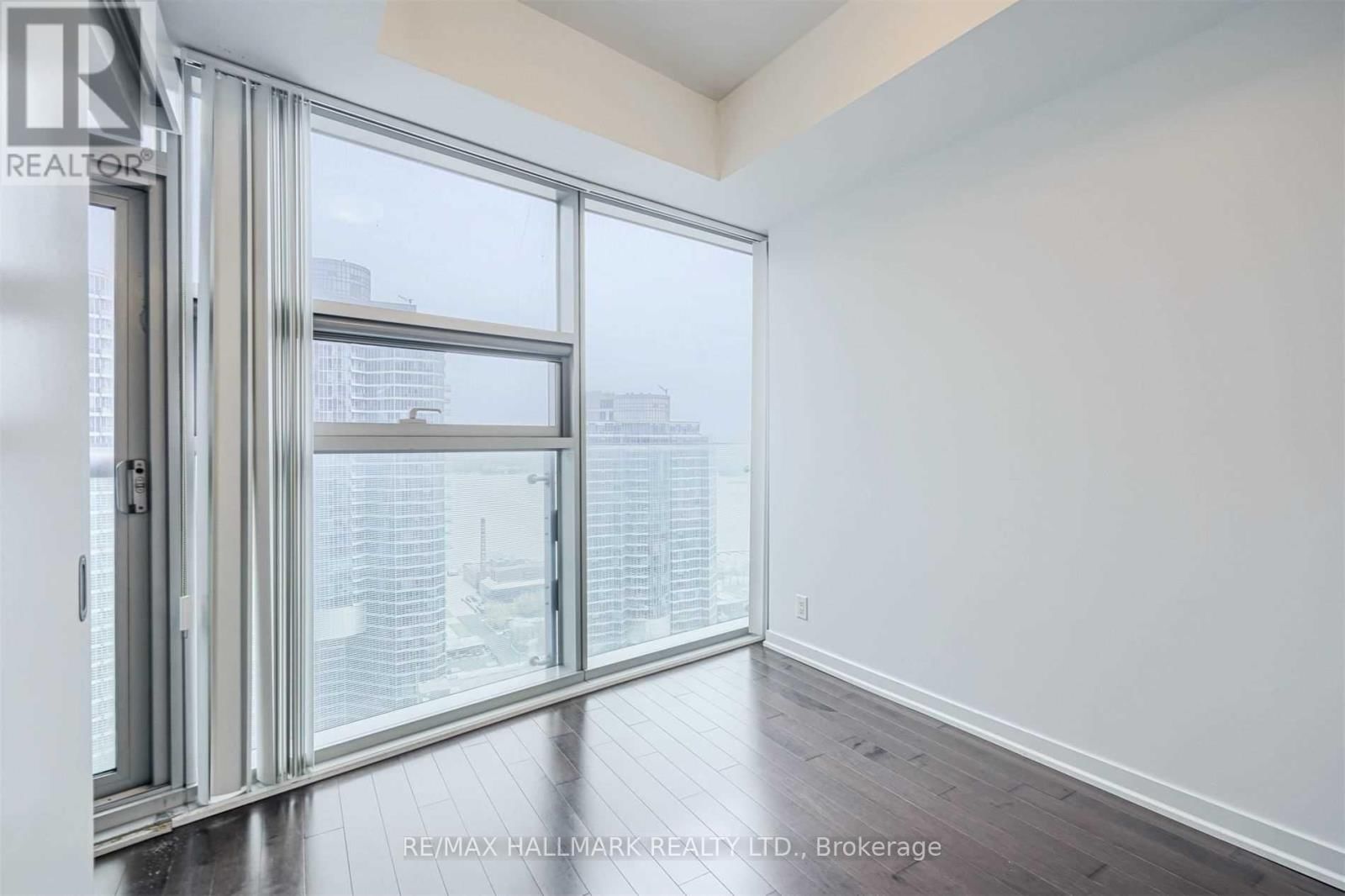 2303 - 12 YORK STREET Image 16