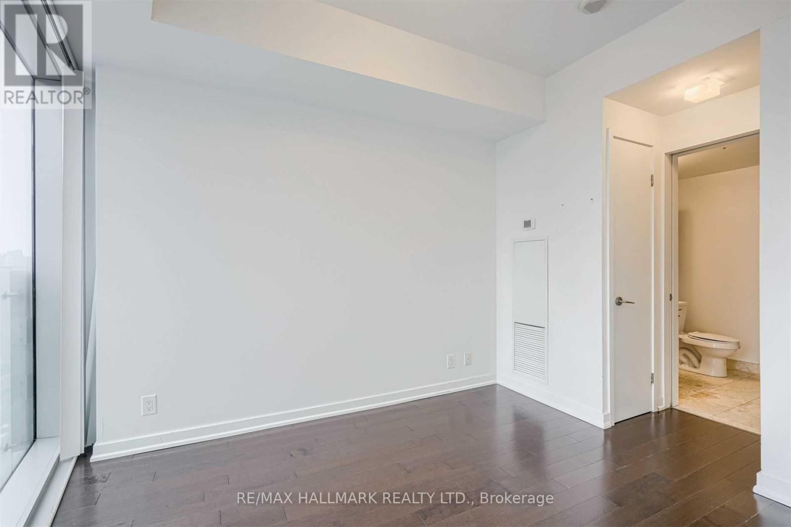 2303 - 12 YORK STREET Image 18