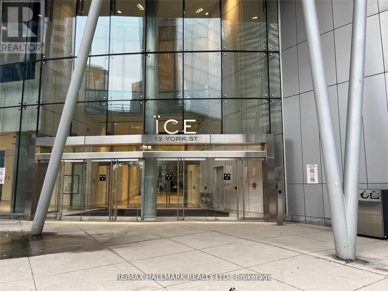 2303 - 12 YORK STREET Image 2
