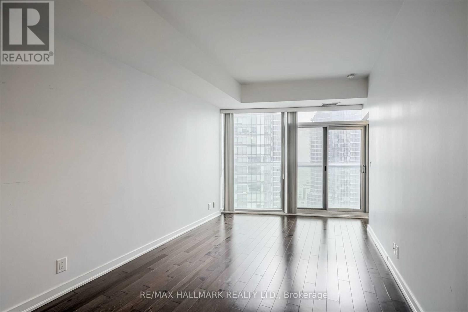 2303 - 12 YORK STREET Image 21