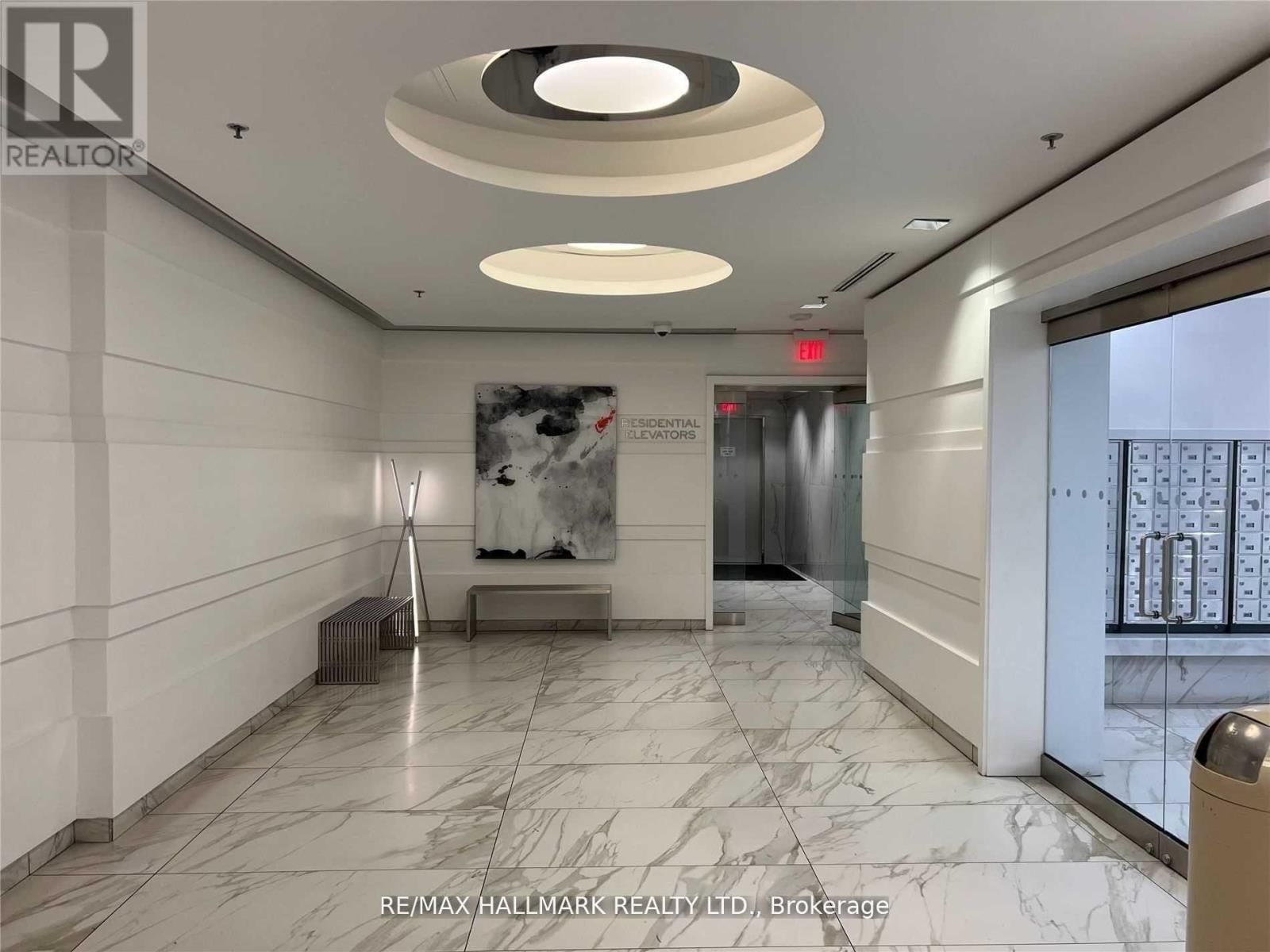 2303 - 12 YORK STREET Image 26