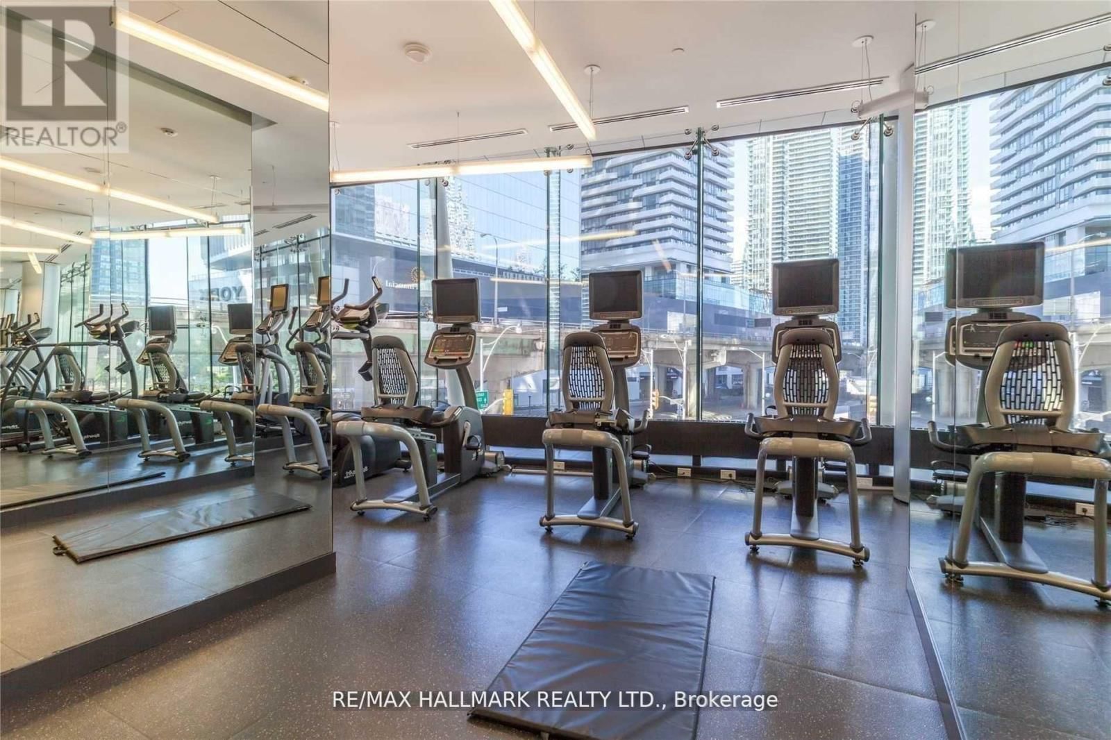 2303 - 12 YORK STREET Image 27