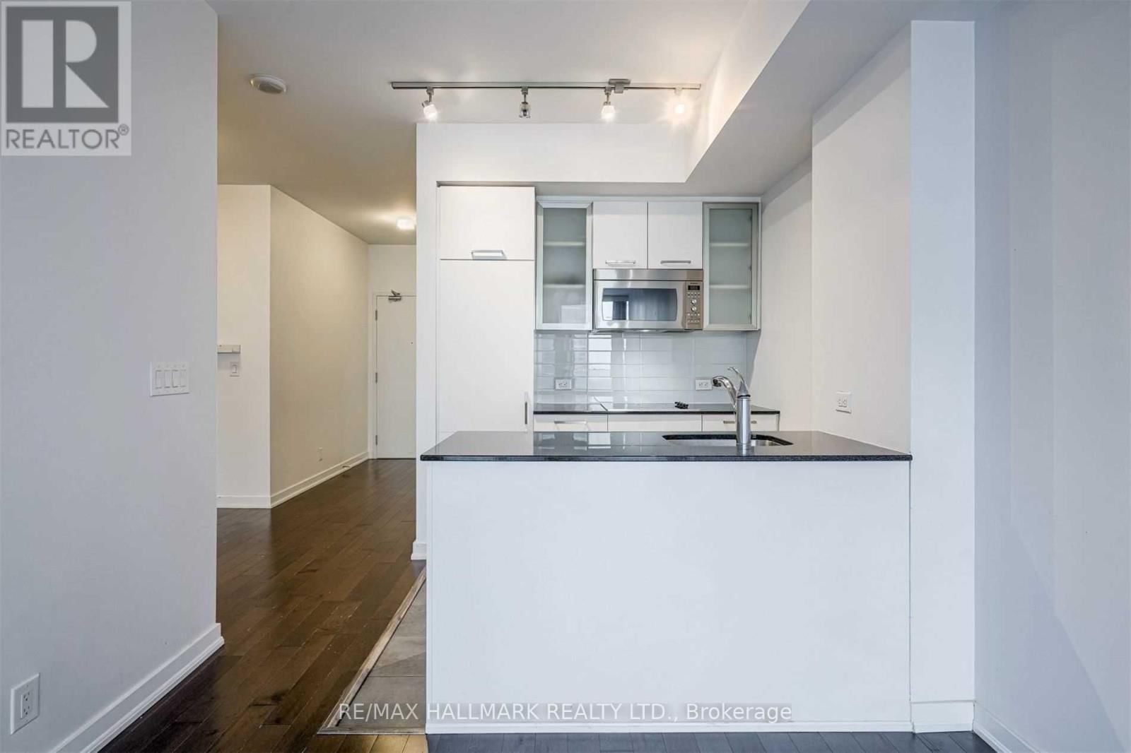 2303 - 12 YORK STREET Image 5