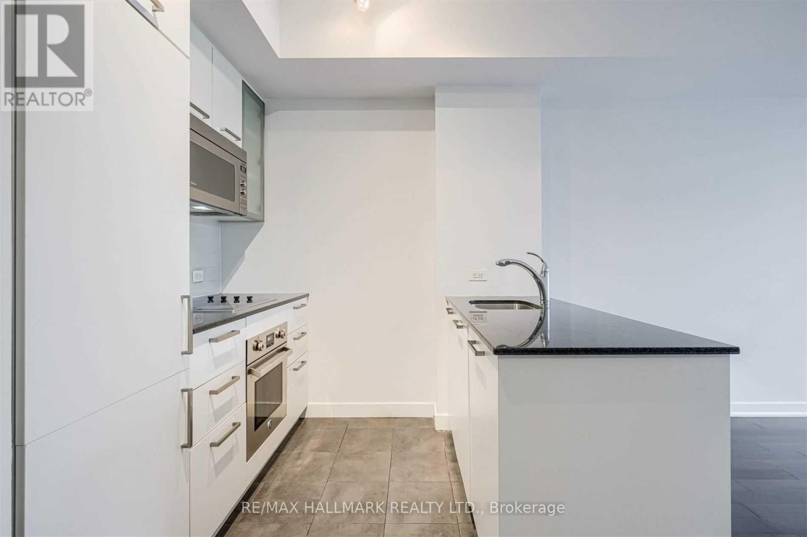 2303 - 12 YORK STREET Image 6