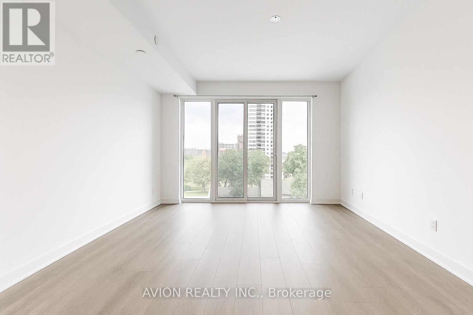 716 - 50 MCCAUL STREET Image 11