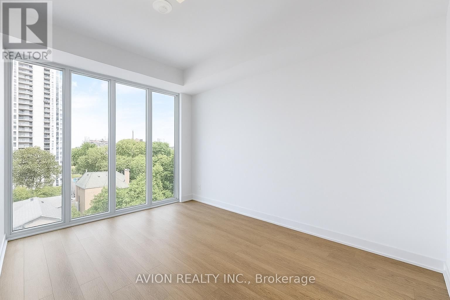 716 - 50 MCCAUL STREET Image 12