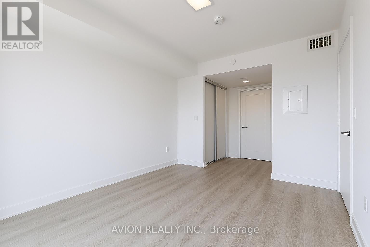 716 - 50 MCCAUL STREET Image 13