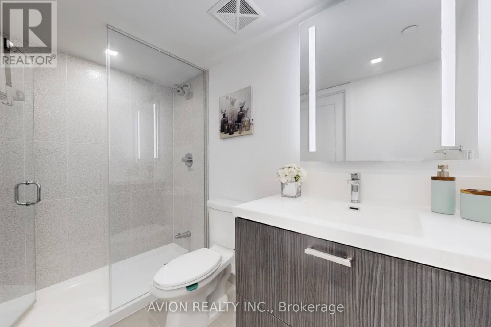 716 - 50 MCCAUL STREET Image 15