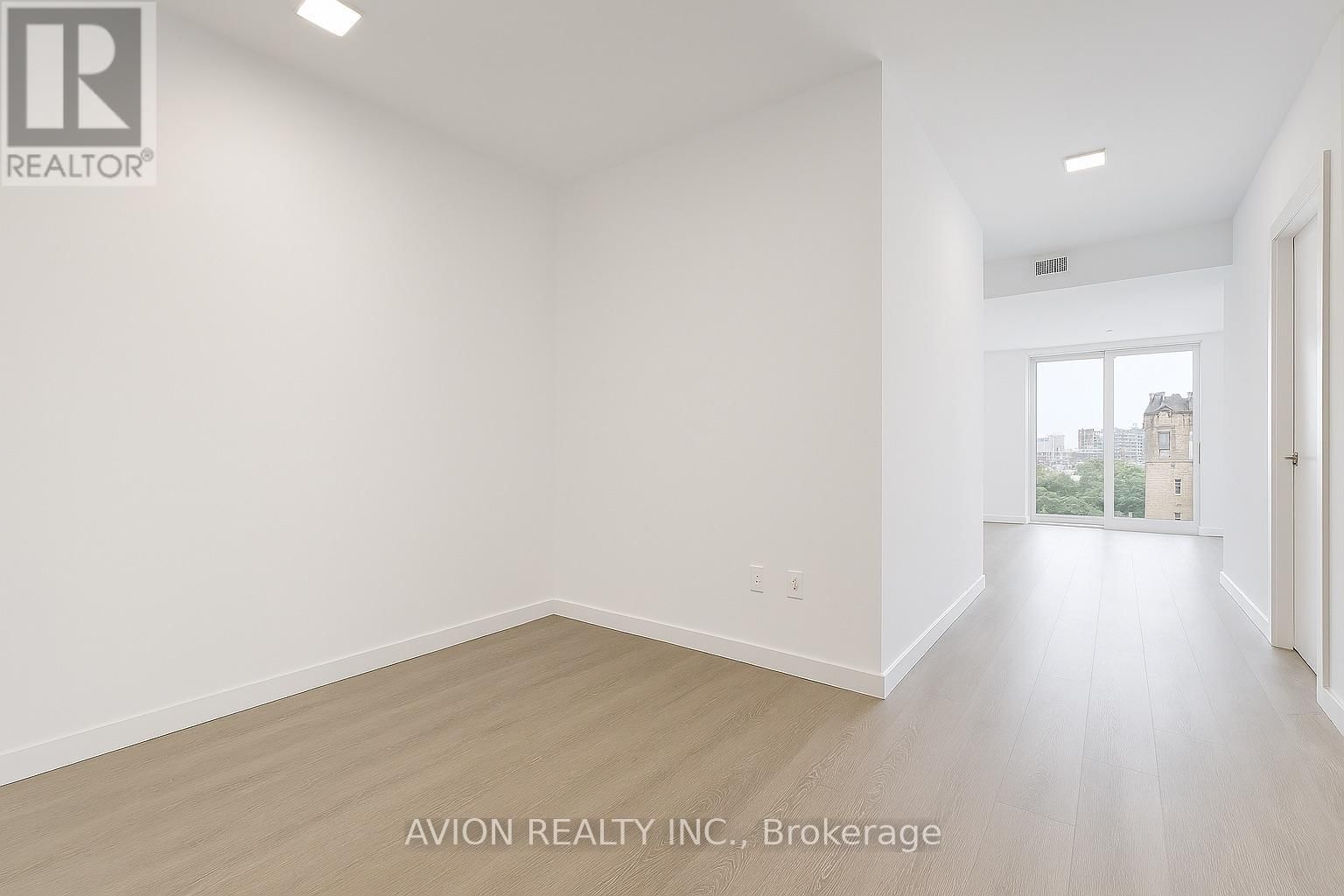 716 - 50 MCCAUL STREET Image 4