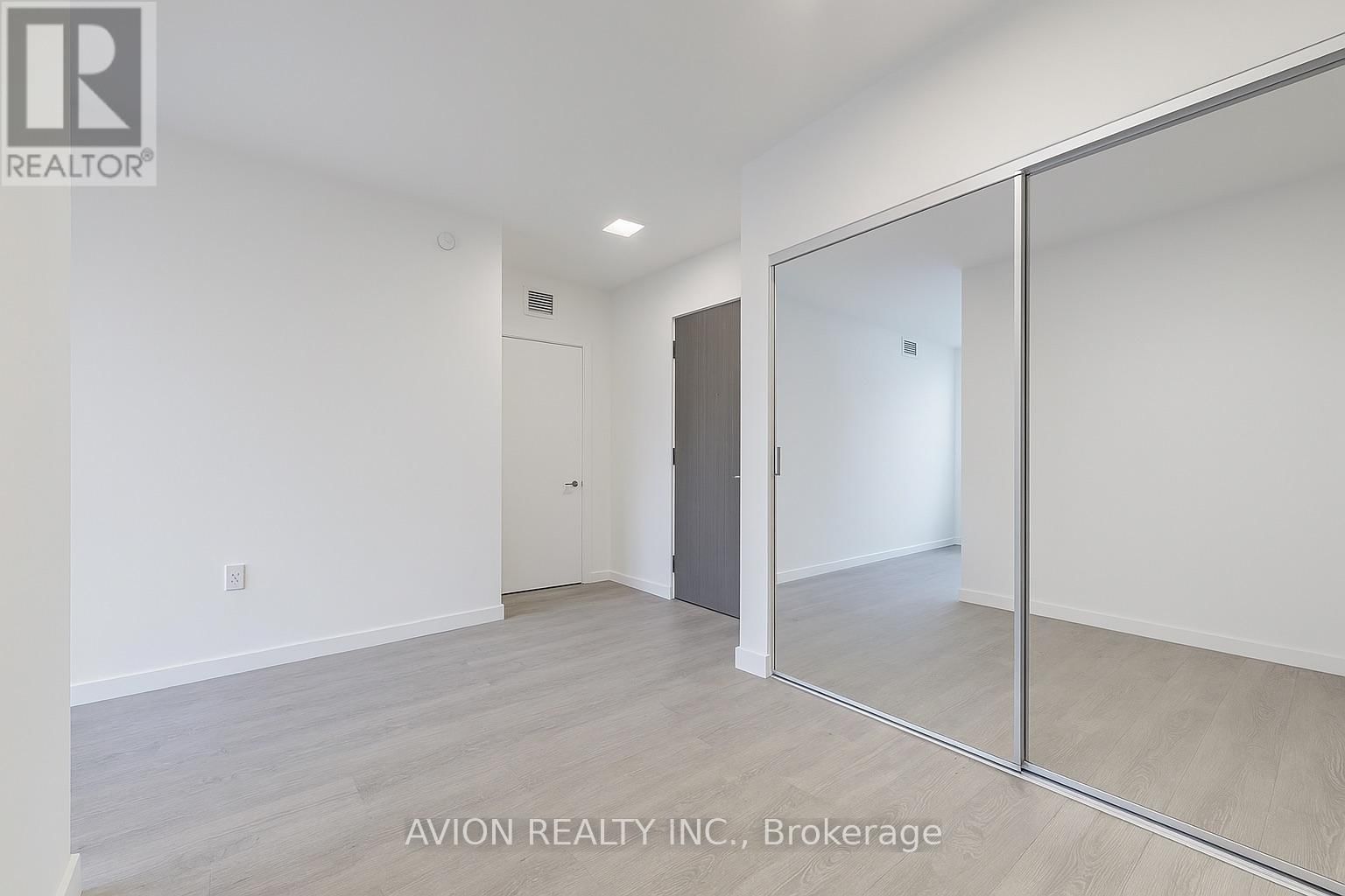 716 - 50 MCCAUL STREET Image 6