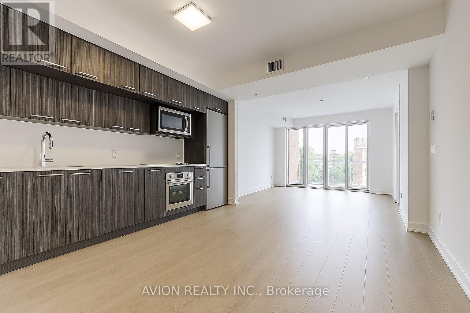 716 - 50 MCCAUL STREET Image 8