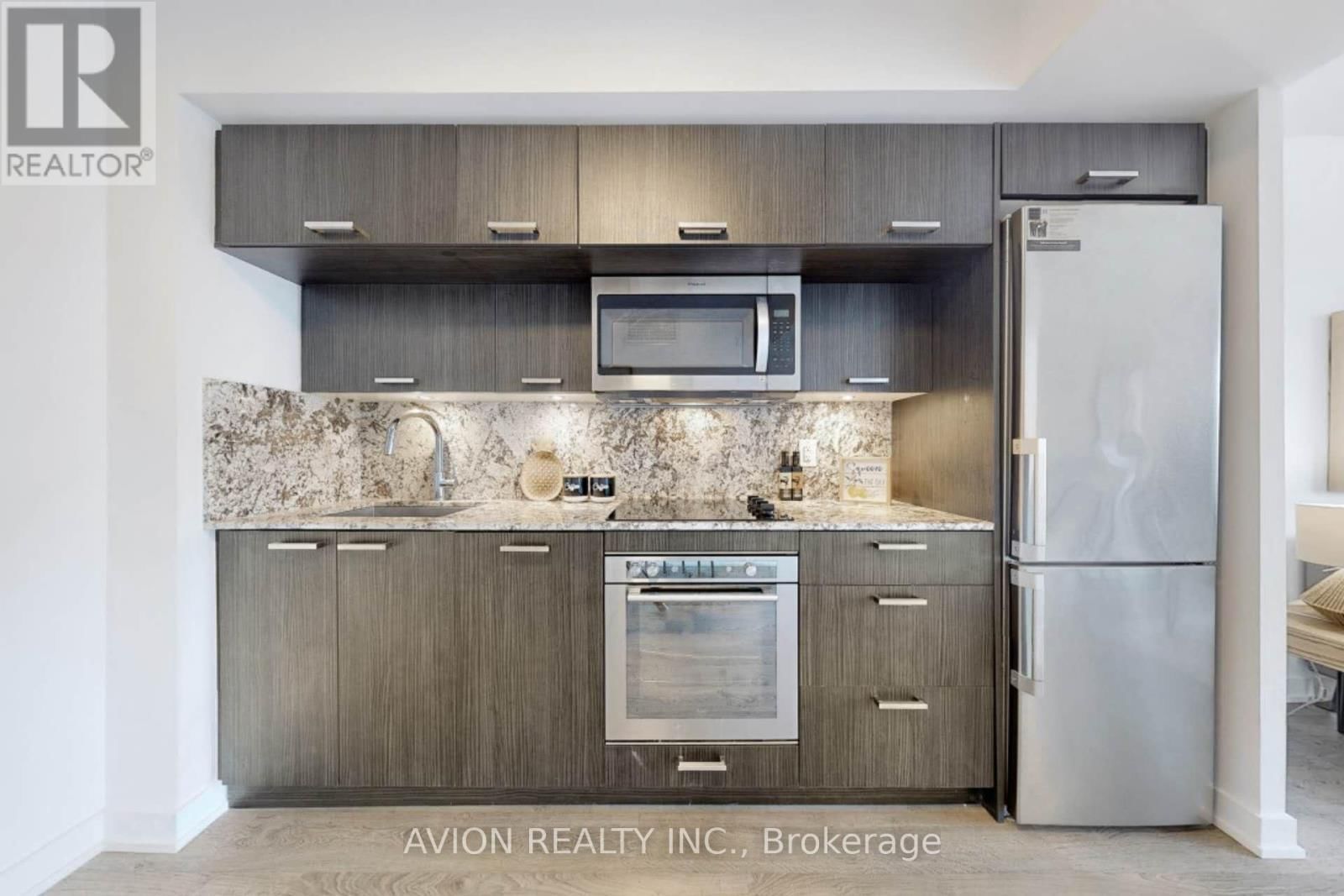 716 - 50 MCCAUL STREET Image 9