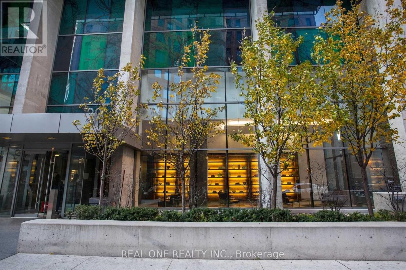 3606 - 38 GRENVILLE AVENUE Image 1