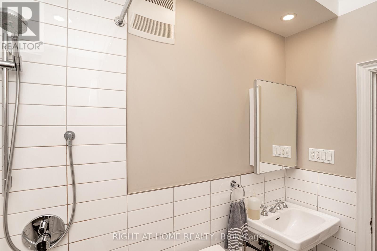 107 EVERDEN ROAD Image 19