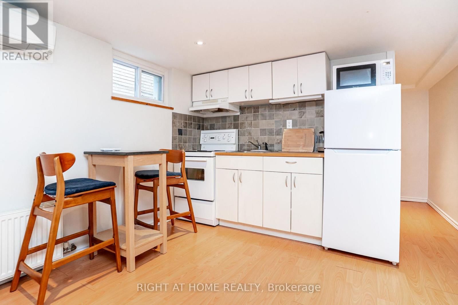 107 EVERDEN ROAD Image 32