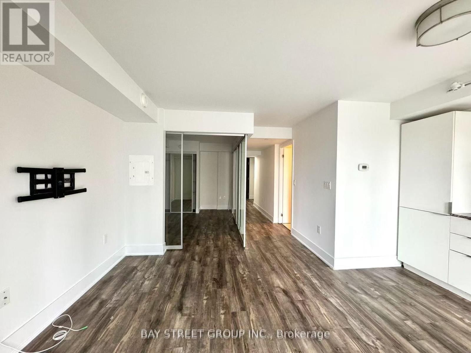 1203 - 955 BAY STREET Image 10