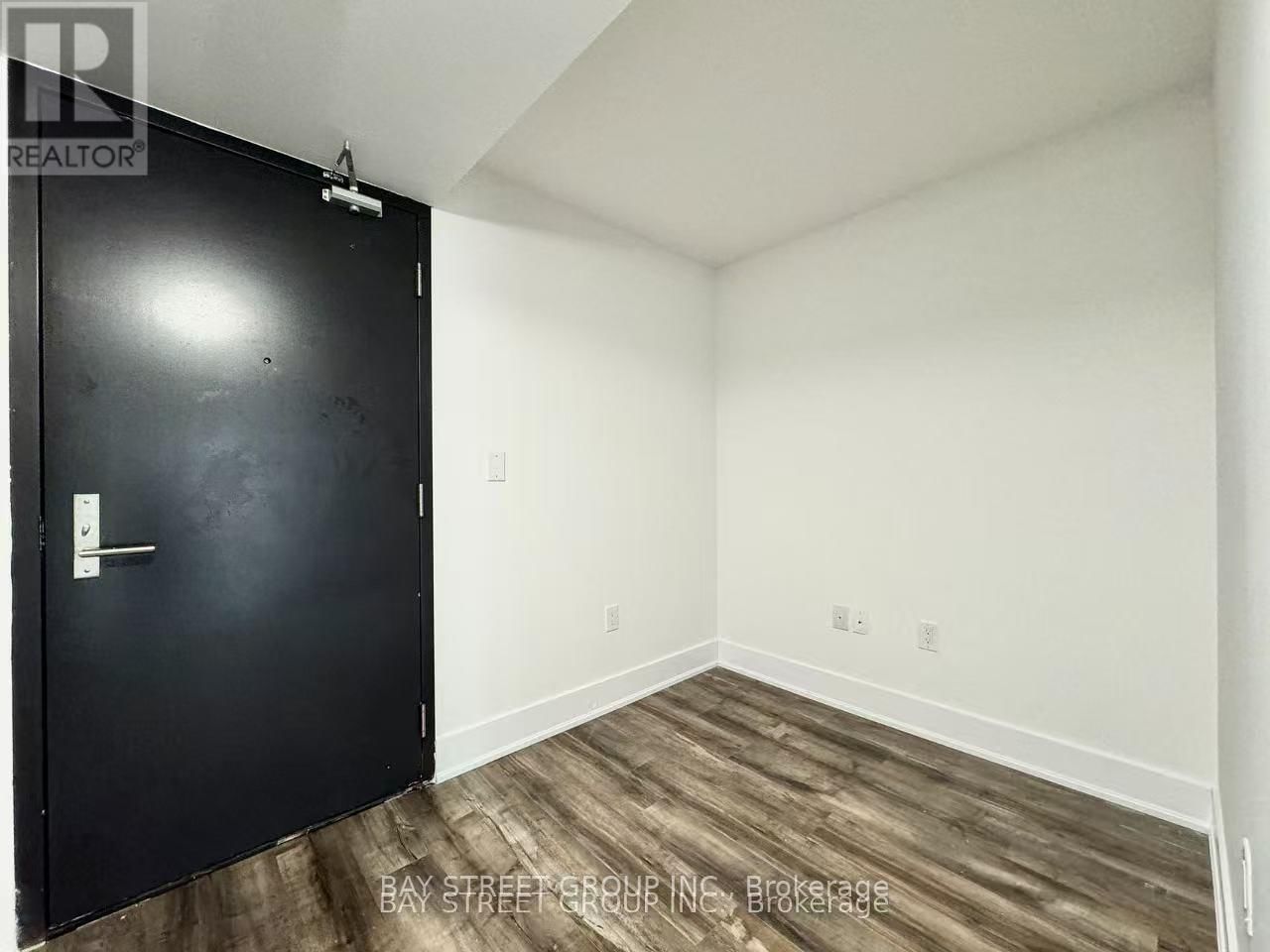 1203 - 955 BAY STREET Image 3