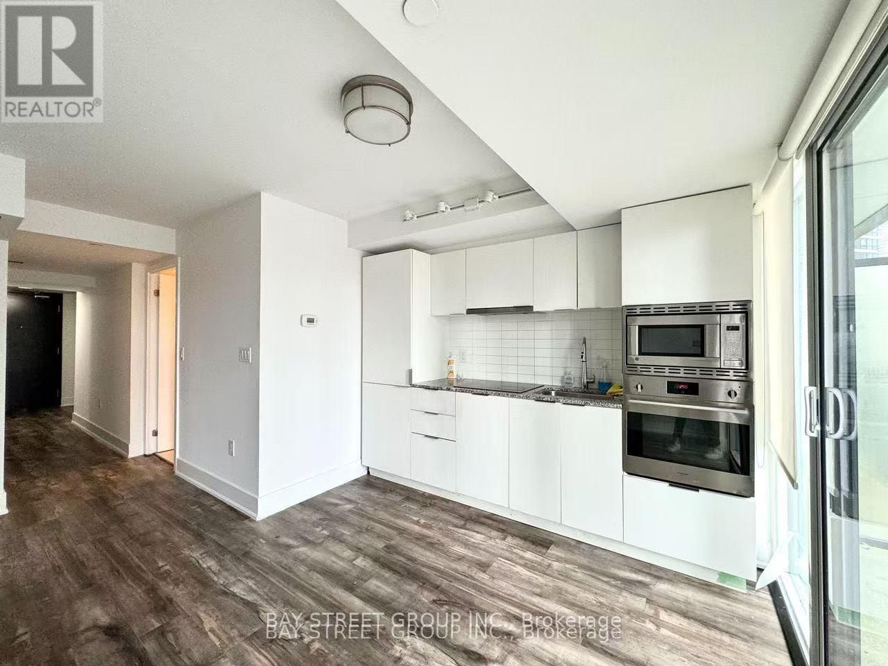 1203 - 955 BAY STREET Image 8