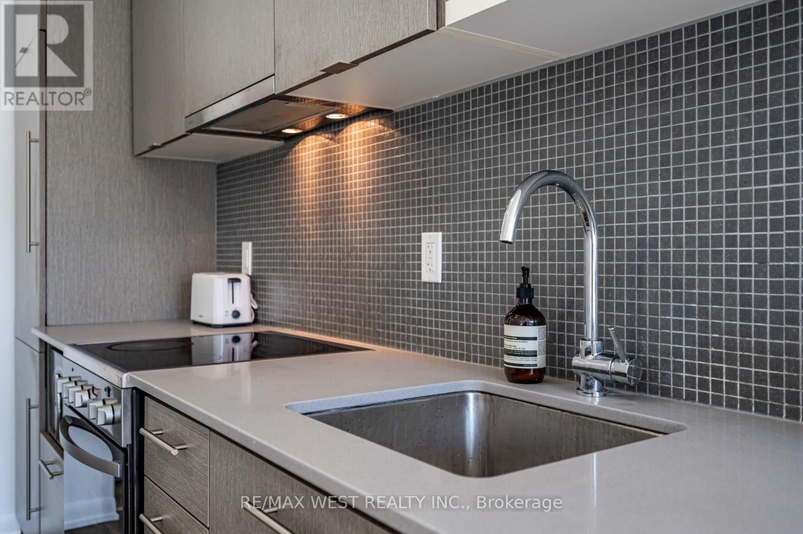 409 - 435 RICHMOND STREET WEST Image 14